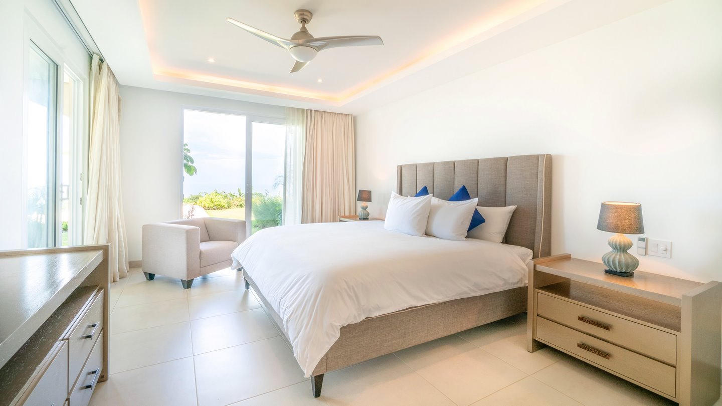 7189-One of the bedroom with ocean views