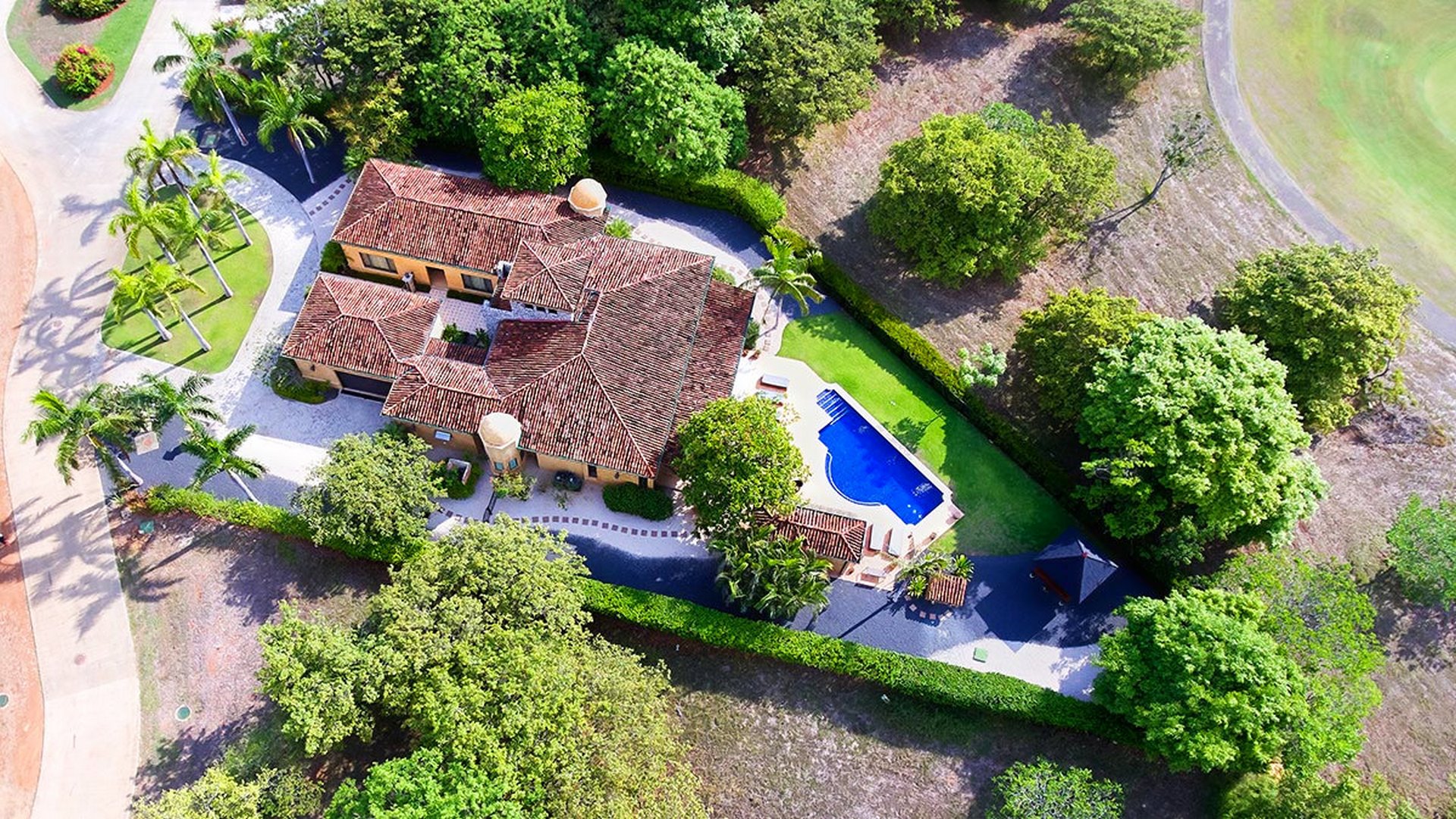 7353-The opulent home for sale in Costa, along a renowned golf course