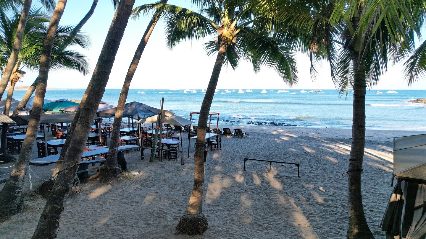 9711-The beach of Tamarindo along the hotel