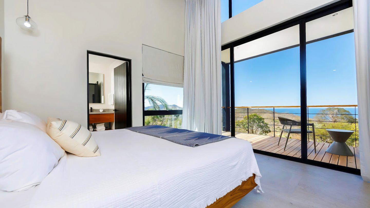 8022-The first bedroom with ocean views