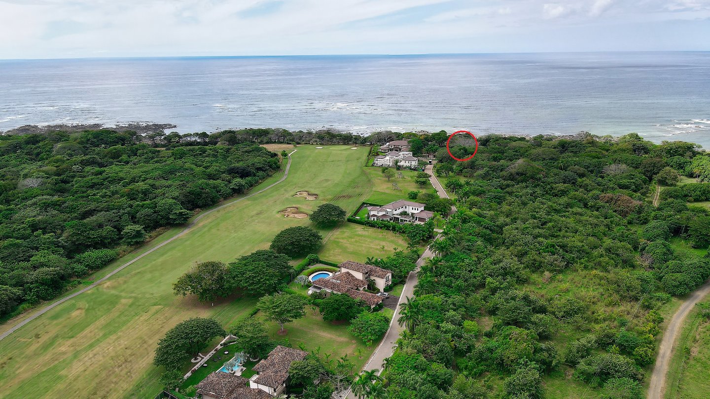 10319-The location of the community along the golf course and the ocean