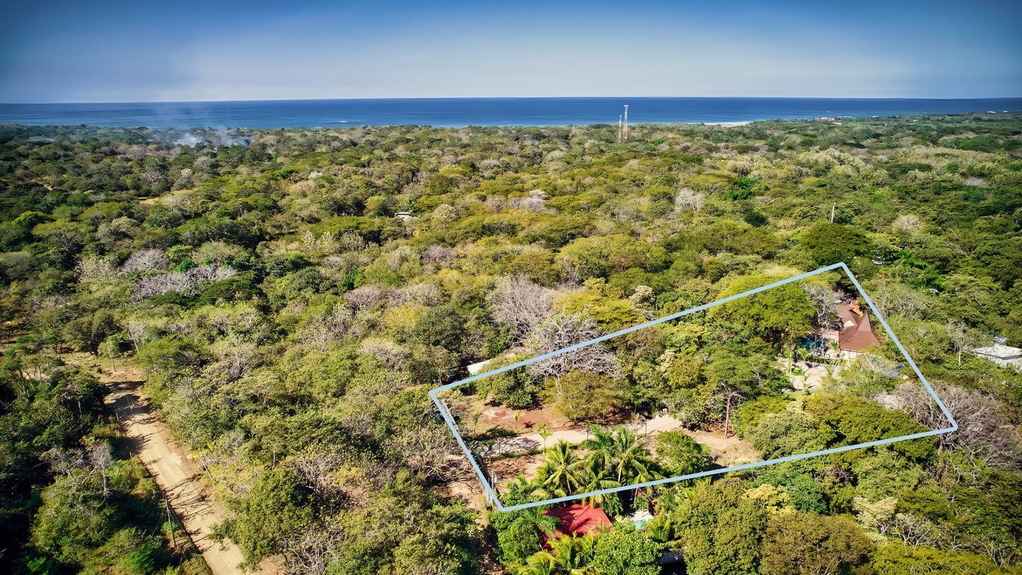 11103-Aerial view and proximity of the beach