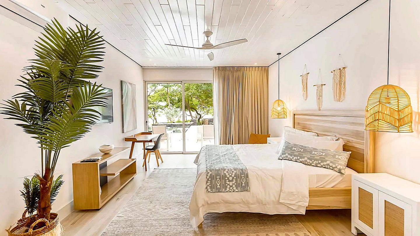 11302-One of the master bedrooms with ocean views