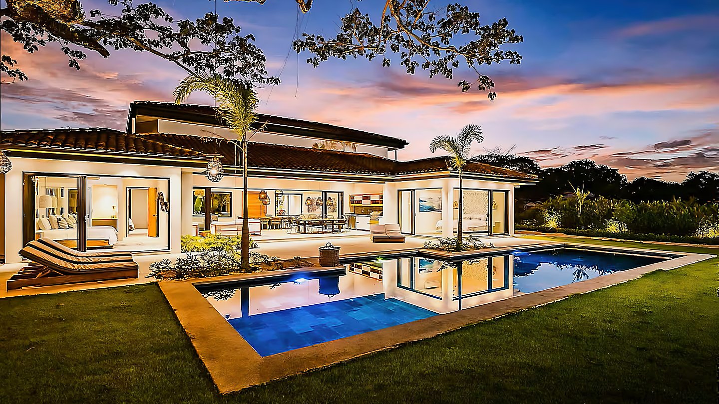 11330-Side view of the pool of the home in Hacienda Pinilla