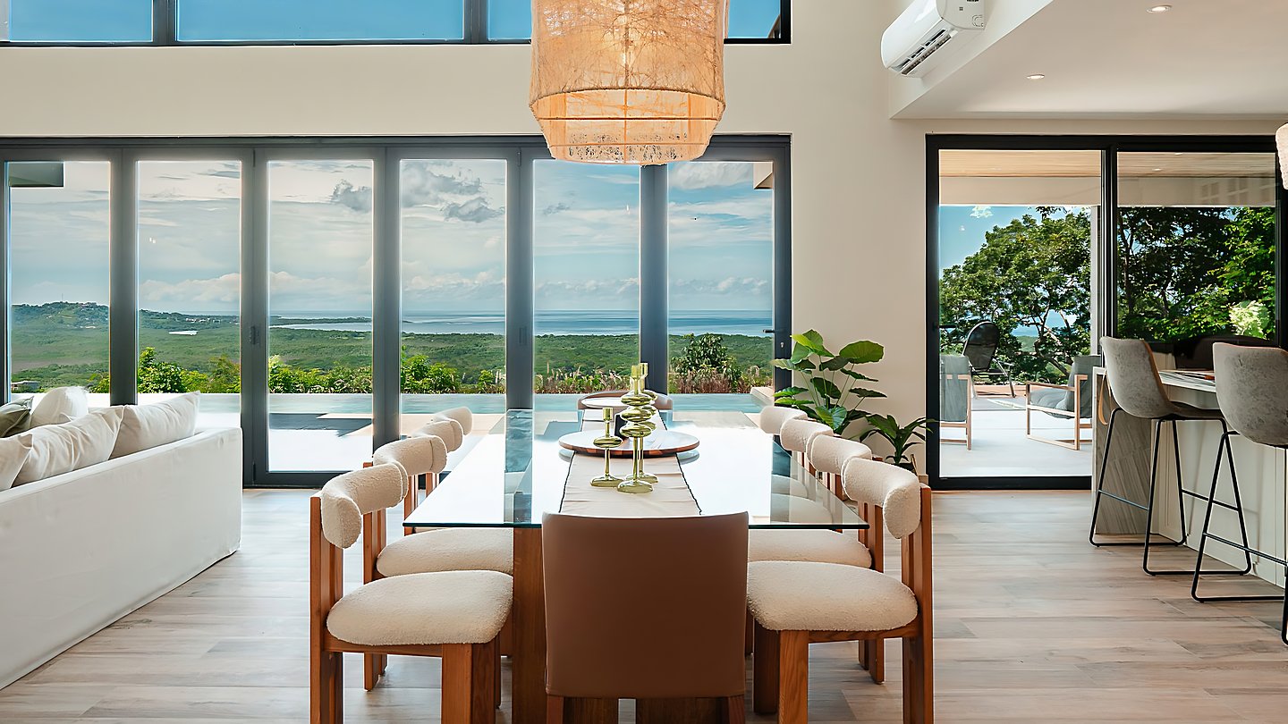 11365-The dining area with pool and ocean views