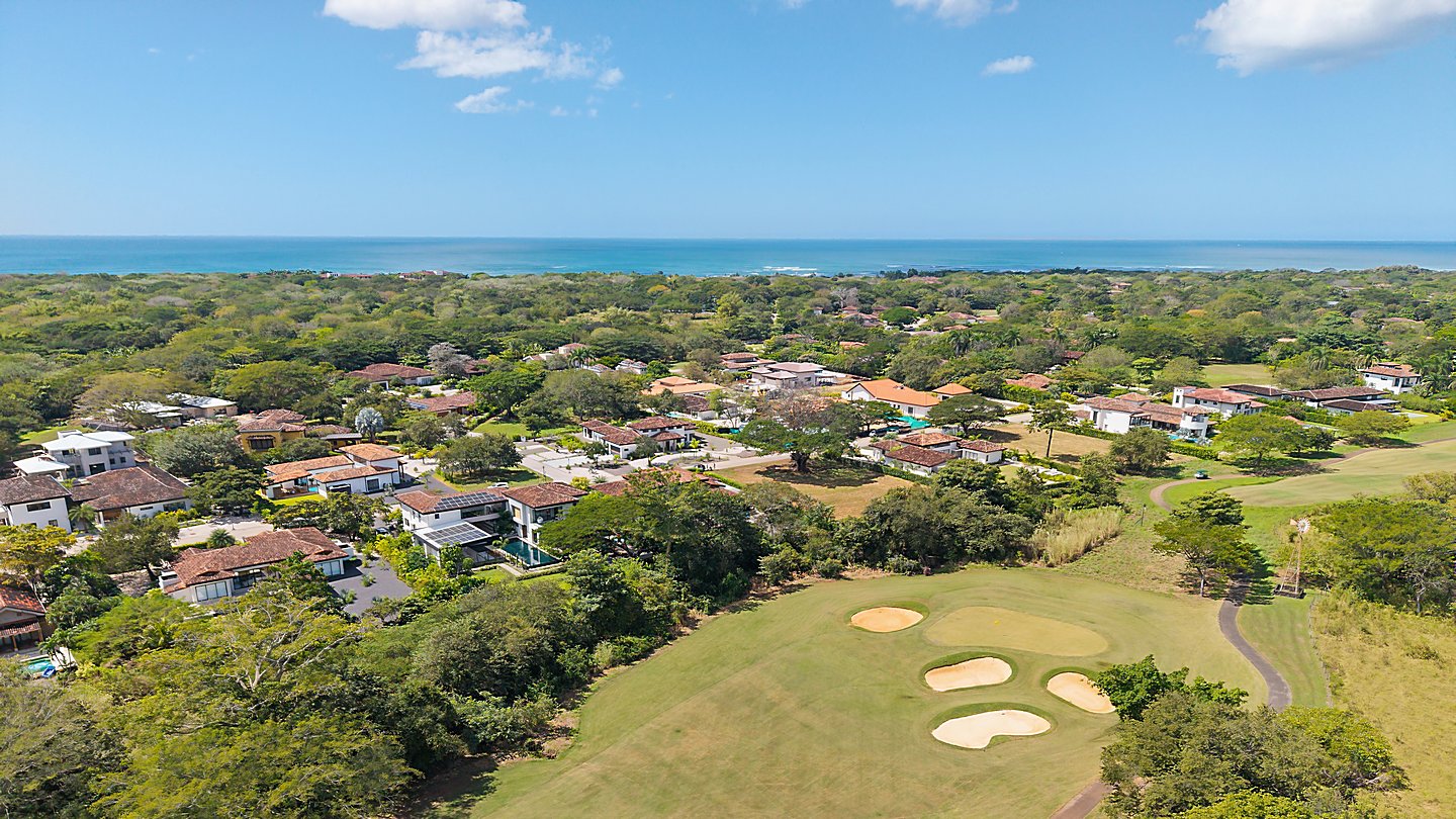 11500-Aerial view and proximity to the ocean