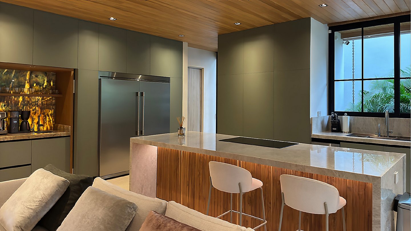 12277-The kitchen and the dining area