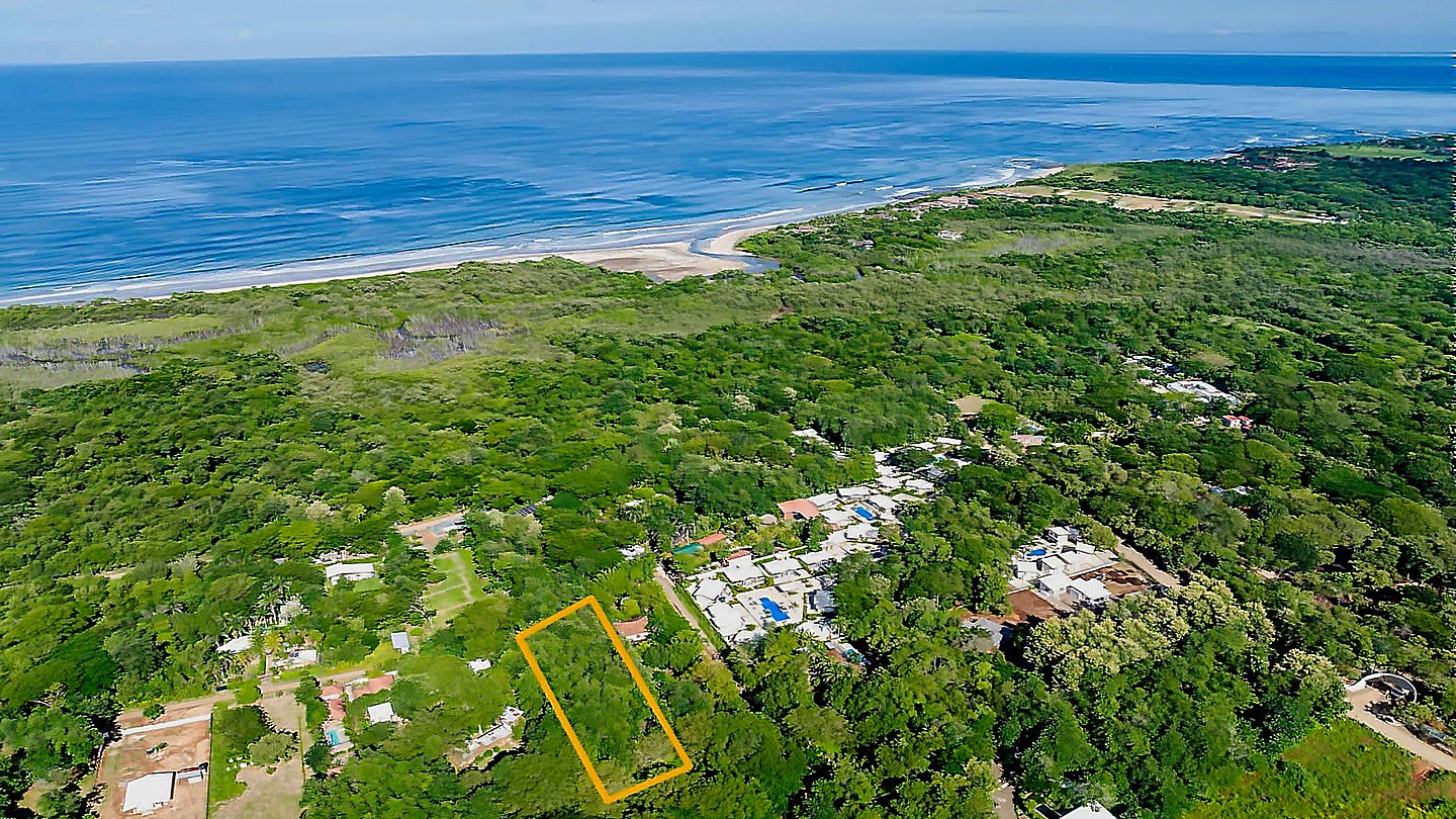 12319-Aerial view and the ocean