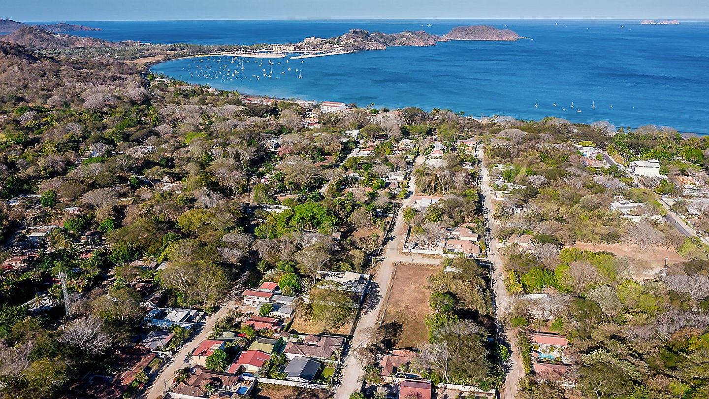 12363-Aerial view and proximity of the ocean