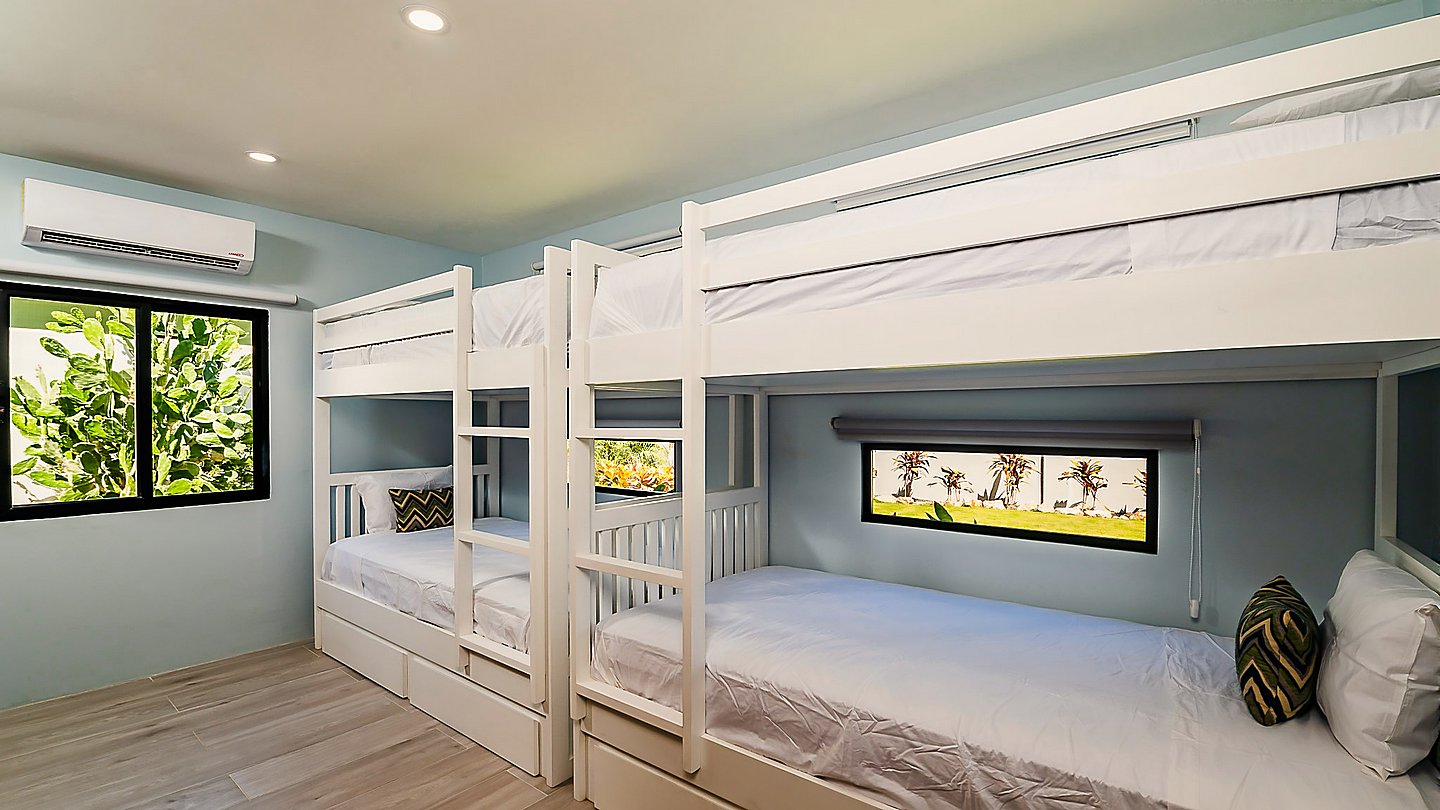 12371-The bunk room