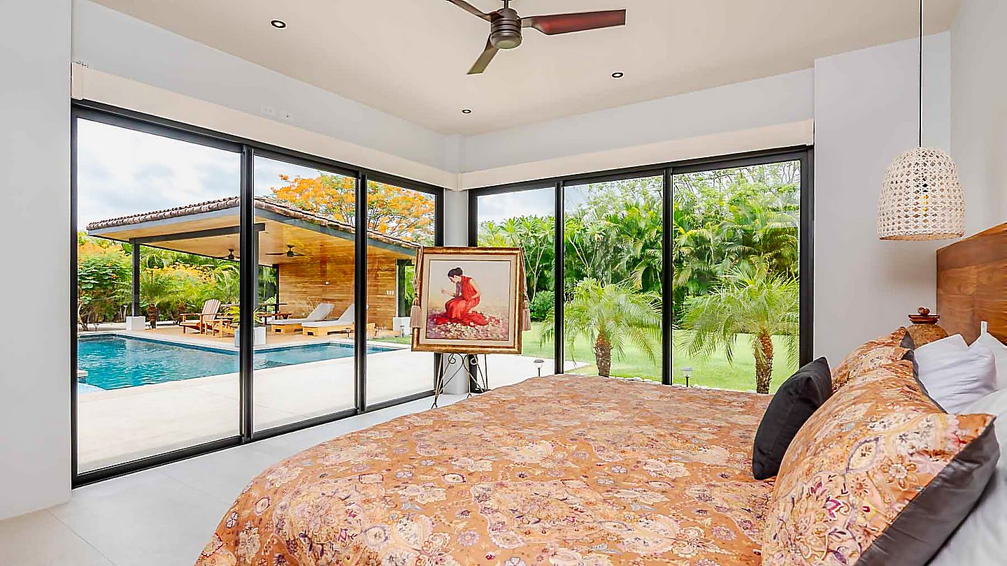12395-A third bedroom