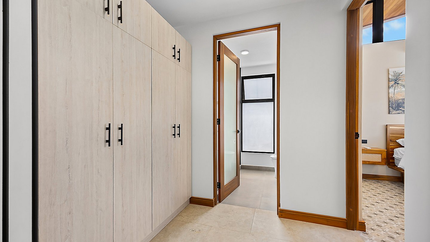 12430-A storage space and the access to the bathroom
