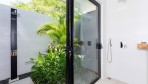 10361-The outdoor shower of the first bathroom