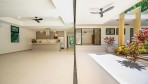 10477-The large sliding doors leading to the terrace