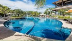 11354-The swimming pool of the beach club