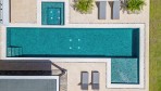 11596-Focus on the swimming pool and the Jacuzzi