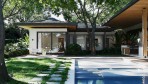 12231-Zoom on the swimming pool