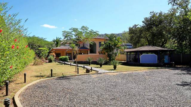 House for sale just a few minutes' drive from the beautiful beaches of Costa Rica...