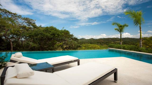 Luxurious villa for rent in Costa Rica with exceptional views! Only minutes from beaches, this is the idyllic house for dream vacation...
