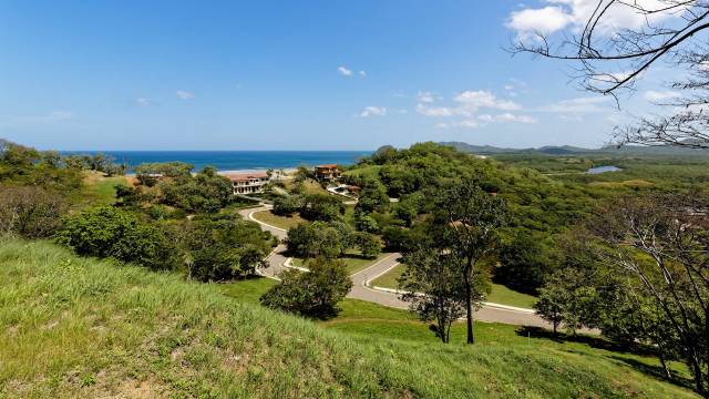 Lots for sale in the heights of Tamarindo in a high-end gated community...