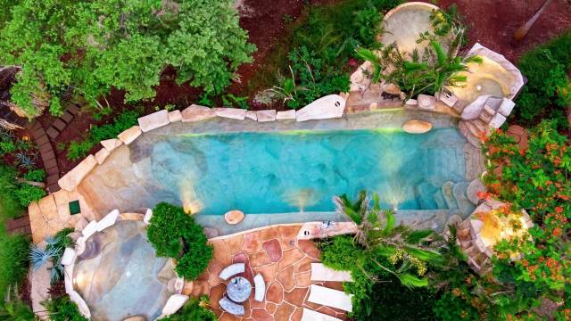 Eco-lodge with a large swimming pool for sale in Playa Negra...