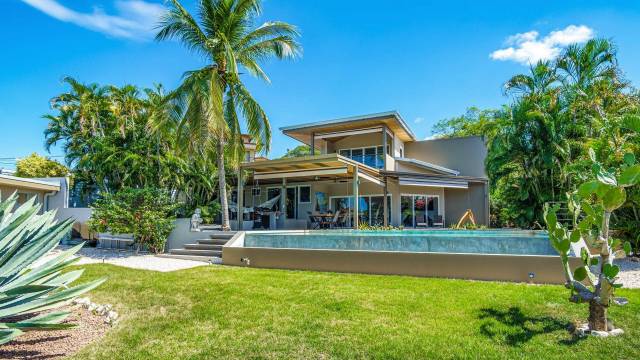 In Tamarindo, beautiful real estate complex for sale within one minute of the ocean!