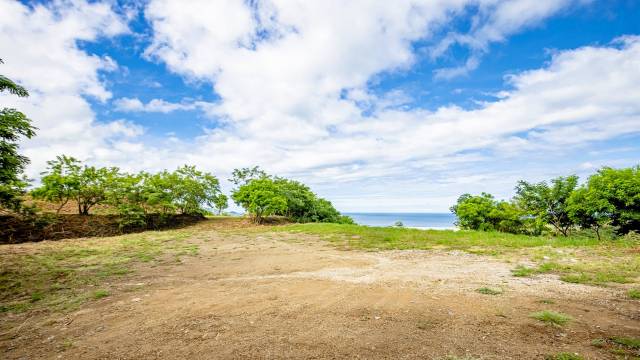 In the heights of Flamingo, lot for sale with ocean views...