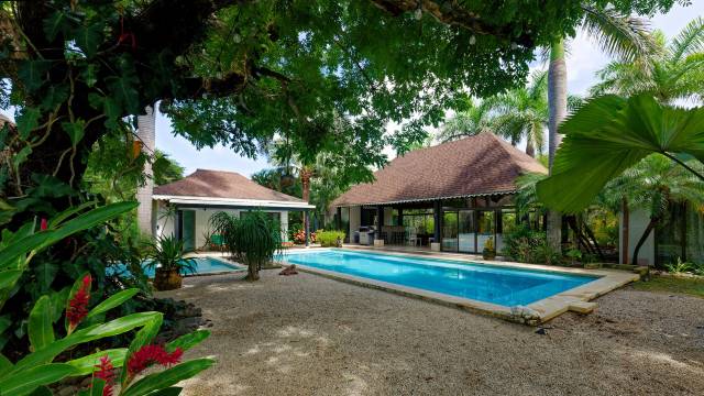 Tropical home for sale in Guanacaste about ten minutes from a fine sand beach...