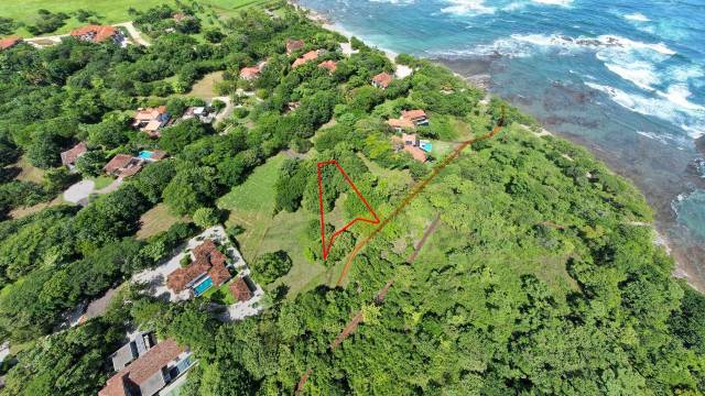Lot for sale in the gated community of Hacienda Pinilla, walking distance to the beach!